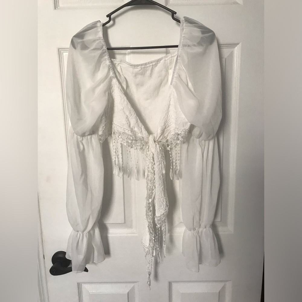 Elegant White Lace Women's Top Medium
